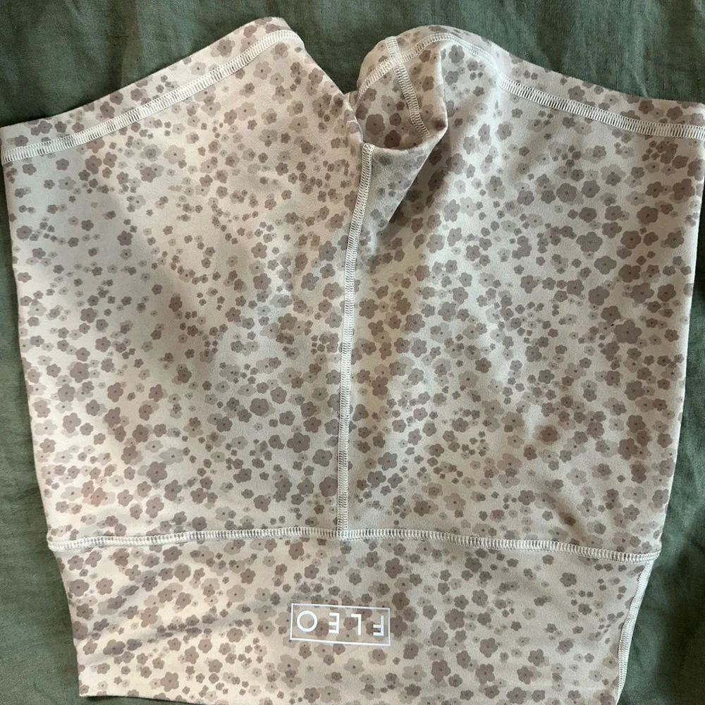 Fleo Cream Floral Printed High Rise 4” Bike Shorts